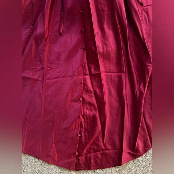 Beautiful Fancy Dress with a long train ❤️ - Picture 10 of 14